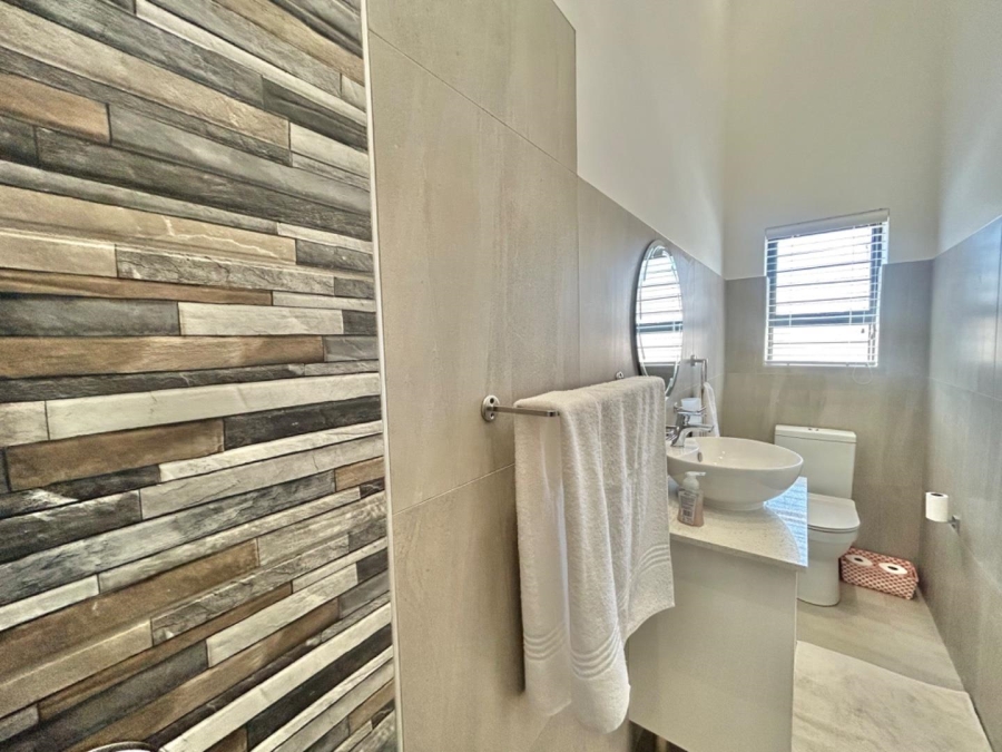 4 Bedroom Property for Sale in Noorsekloof Eastern Cape